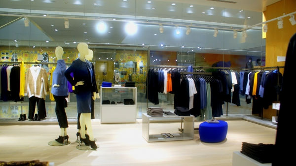 COS服裝專賣店-室內(nèi)效果圖