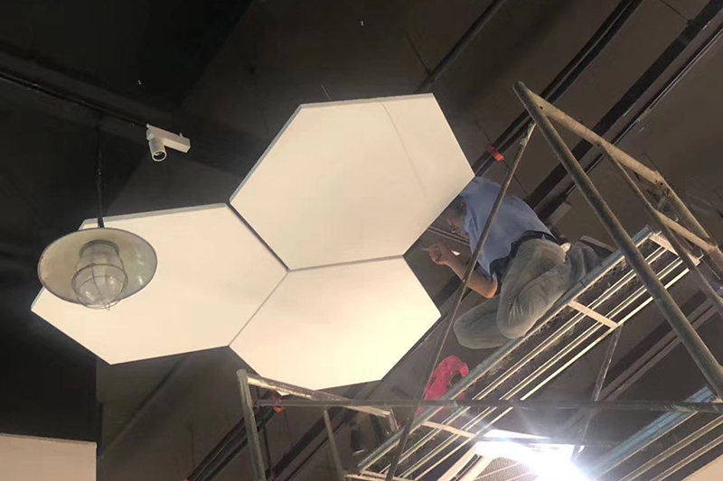 六邊形玻纖吸音板吊頂安裝過程